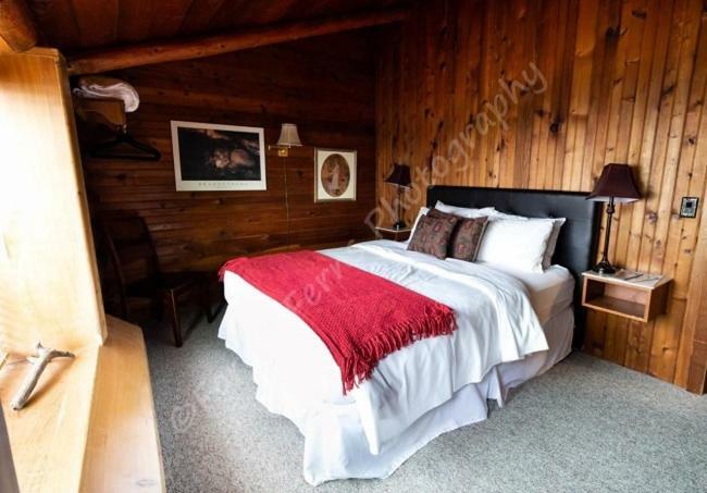 The Surf Lodge And Pub Gabriola 외부 사진